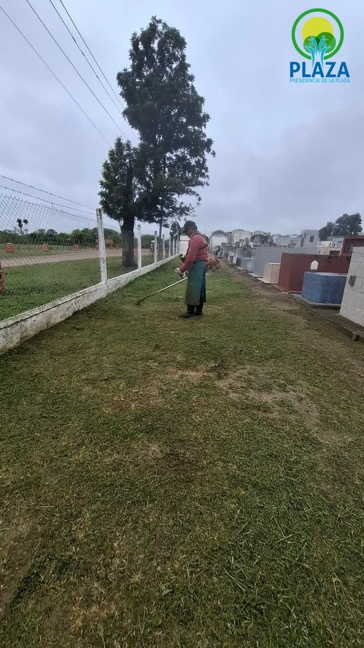 Manteniendo en condiciones un lugar de memoria y respeto