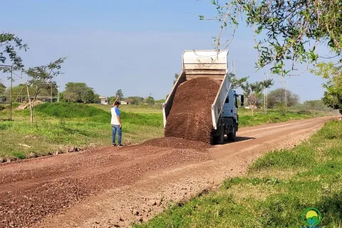 Un anhelo de muchos vecinos comienza a hacerse realidad: enripiado calle Mariano Moreno